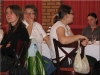 Uroczysta konferencja - kilka uczestniczek siedzi przy stołach