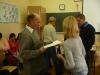 Wręczenie certyfikatów, uczestnik kursu otrzymuje Certyfikat